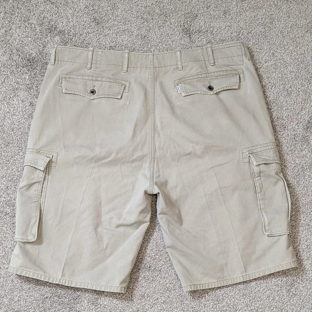 LEVI STRAUSS Beige Cotton Khaki High Rise Cargo Shorts; Size 40